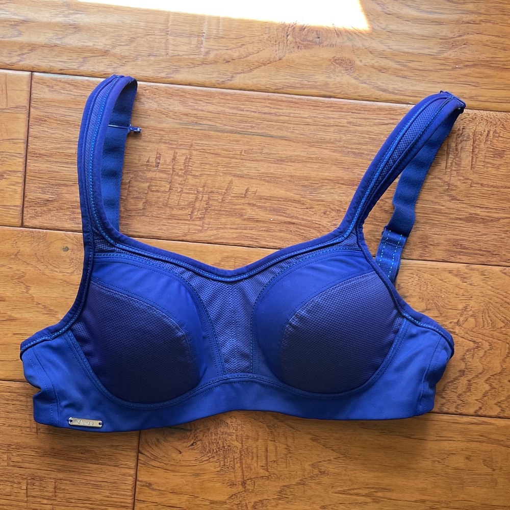 Chantelle high impact underwire sports bra 34c